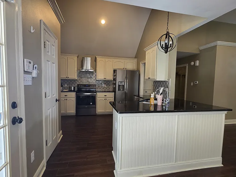 18410 Three Bars Dr — Photo 4