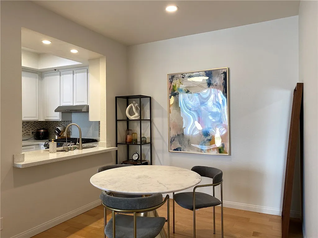 2 bed, 972 sqft, $2,580 — Photo 4