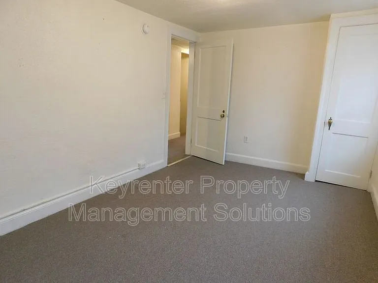 811 E Beverly St #B — Photo 7