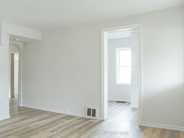 389 Glendale Ave — Photo 6
