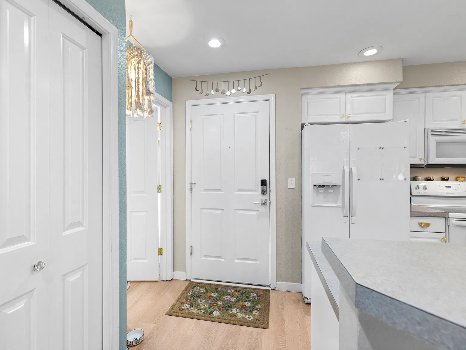 1 bed, 688 sqft, $2,050 — Photo 1