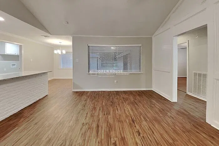 3 bed, 2.0 bath, 1808 sqft, $2,025 — Photo 4