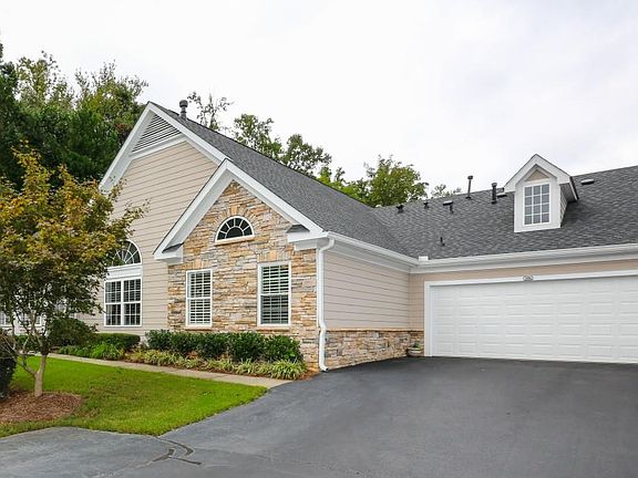 3rd image of 2206 Village Ln