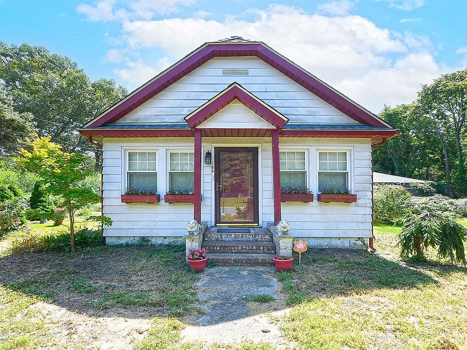 1st image of 186 Waverly Avenue