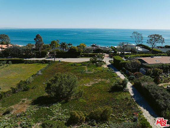 2nd image of 29029 Cliffside Dr