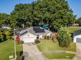 6911 Oakcrest Way, Zephyrhills, FL 33542