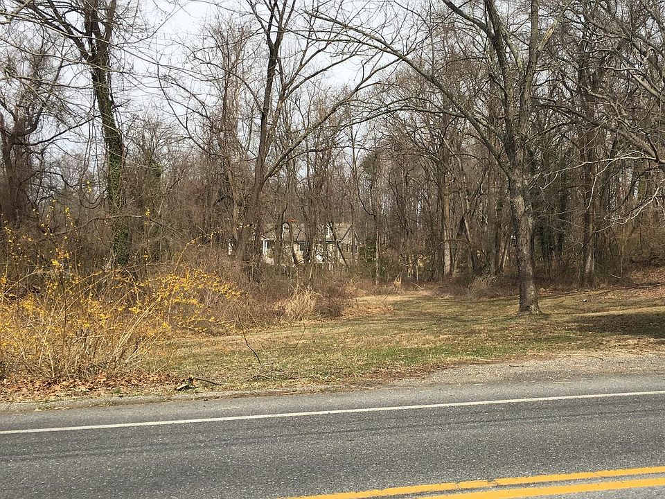 2nd image of 1082 Epping Forest Rd
