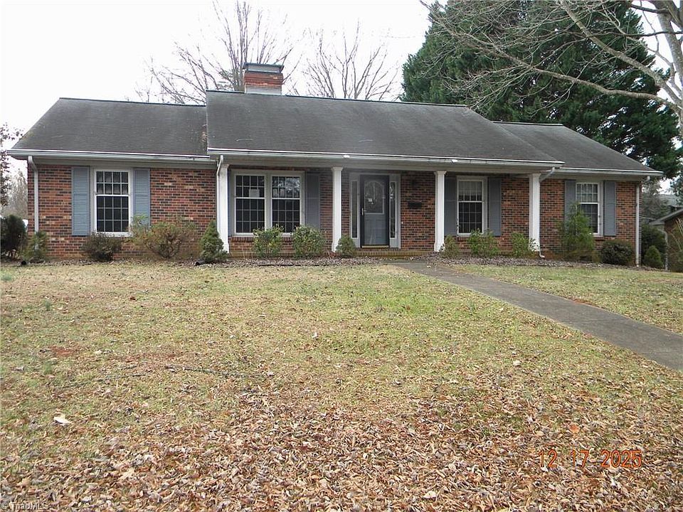 1st image of 2261 New Castle Dr