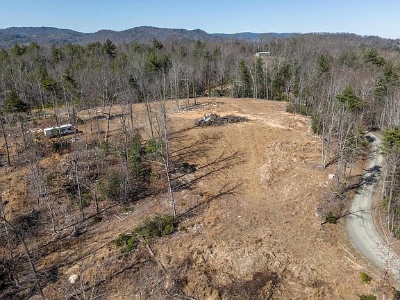 2nd image of 3014 Pine Mountain Rd