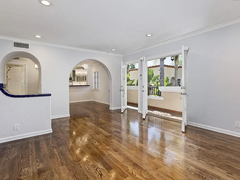 910 N Alfred St #4 — Photo 8