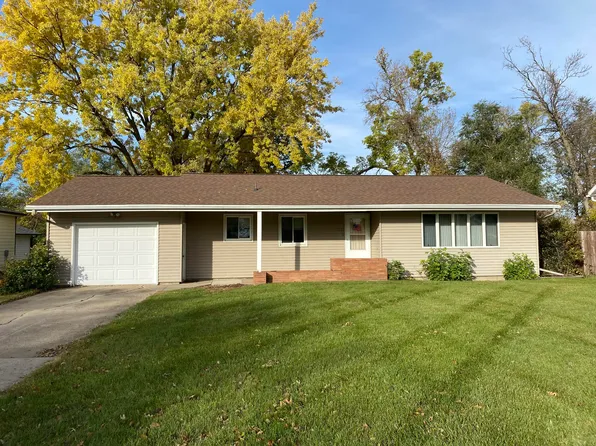 415 N Dakota St, Howard, SD 57349