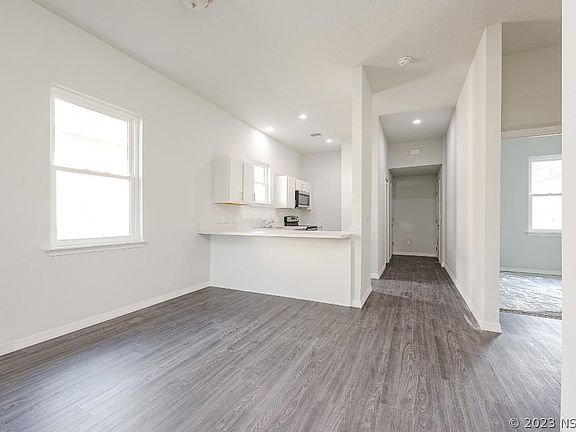 5th image of 117 Tuscany Villas Dr