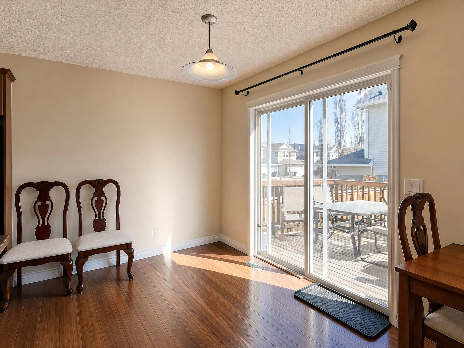 149 Cougar Plateau Mews Southwest Calgary Ab T3h 5s1 - N/A — Photo 3