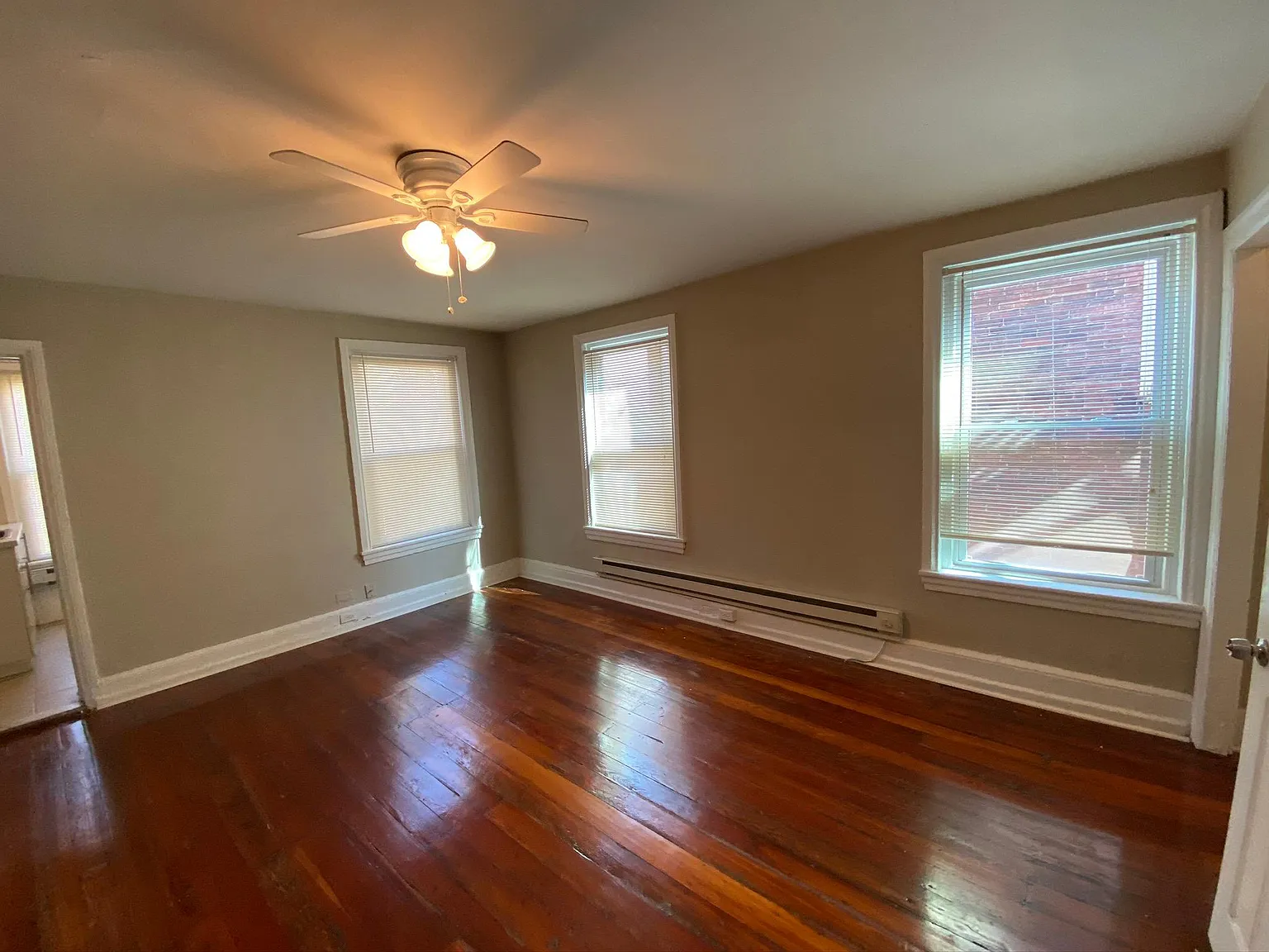 Studio, 350 sqft, $1,150 — Photo 2