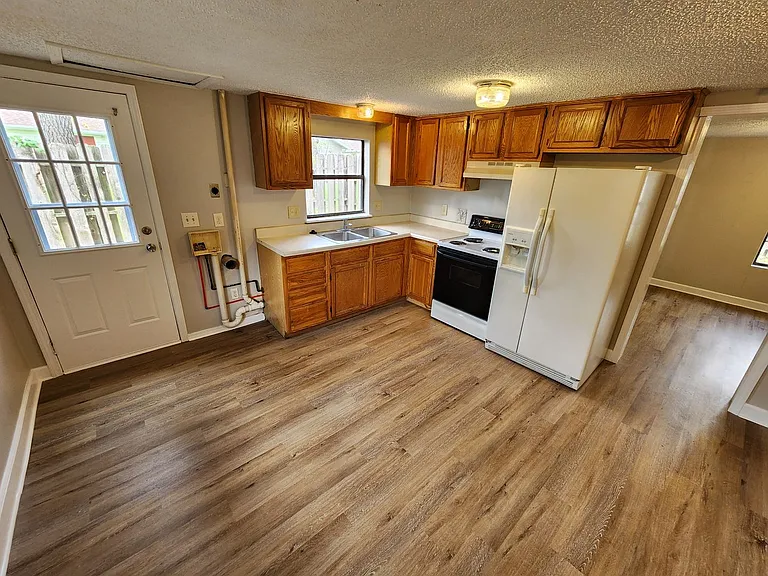 1433 N Brown Ave #B — Photo 7