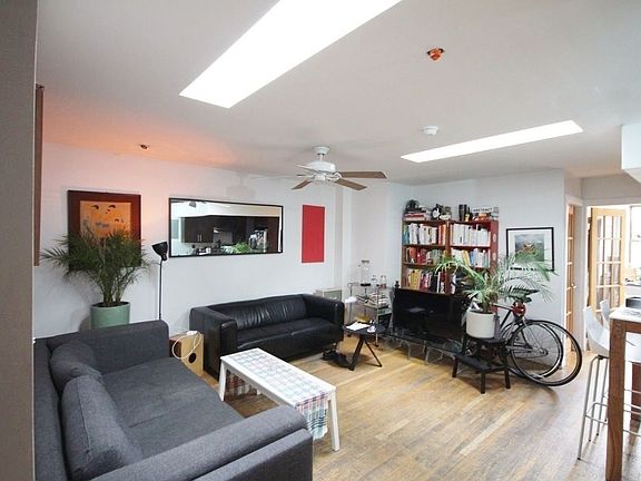 2nd image of 346 Grand St #3THREEC