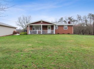 194 Flowers Rd, New Alexandria, PA 15670