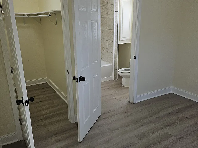 1025 Avenue E — Photo 21