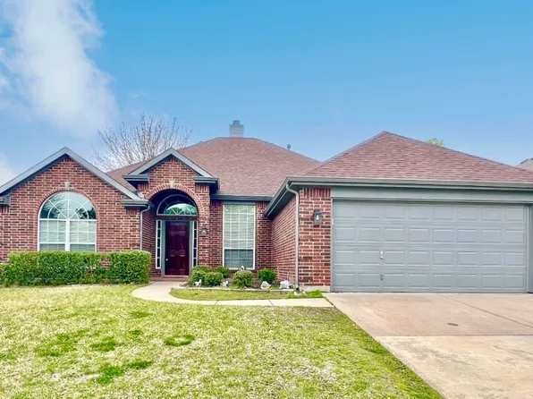 332 Fort Edward Dr, Arlington, TX 76002