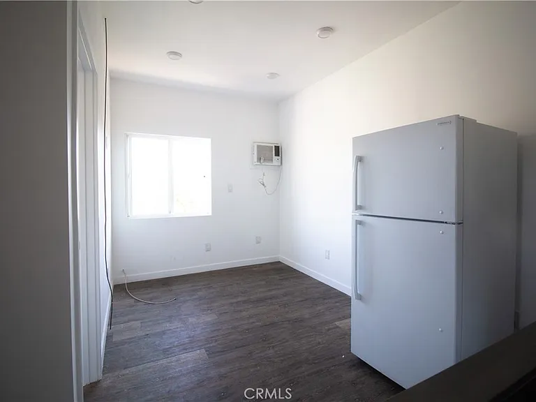 1112 Elden Ave #29 — Photo 6