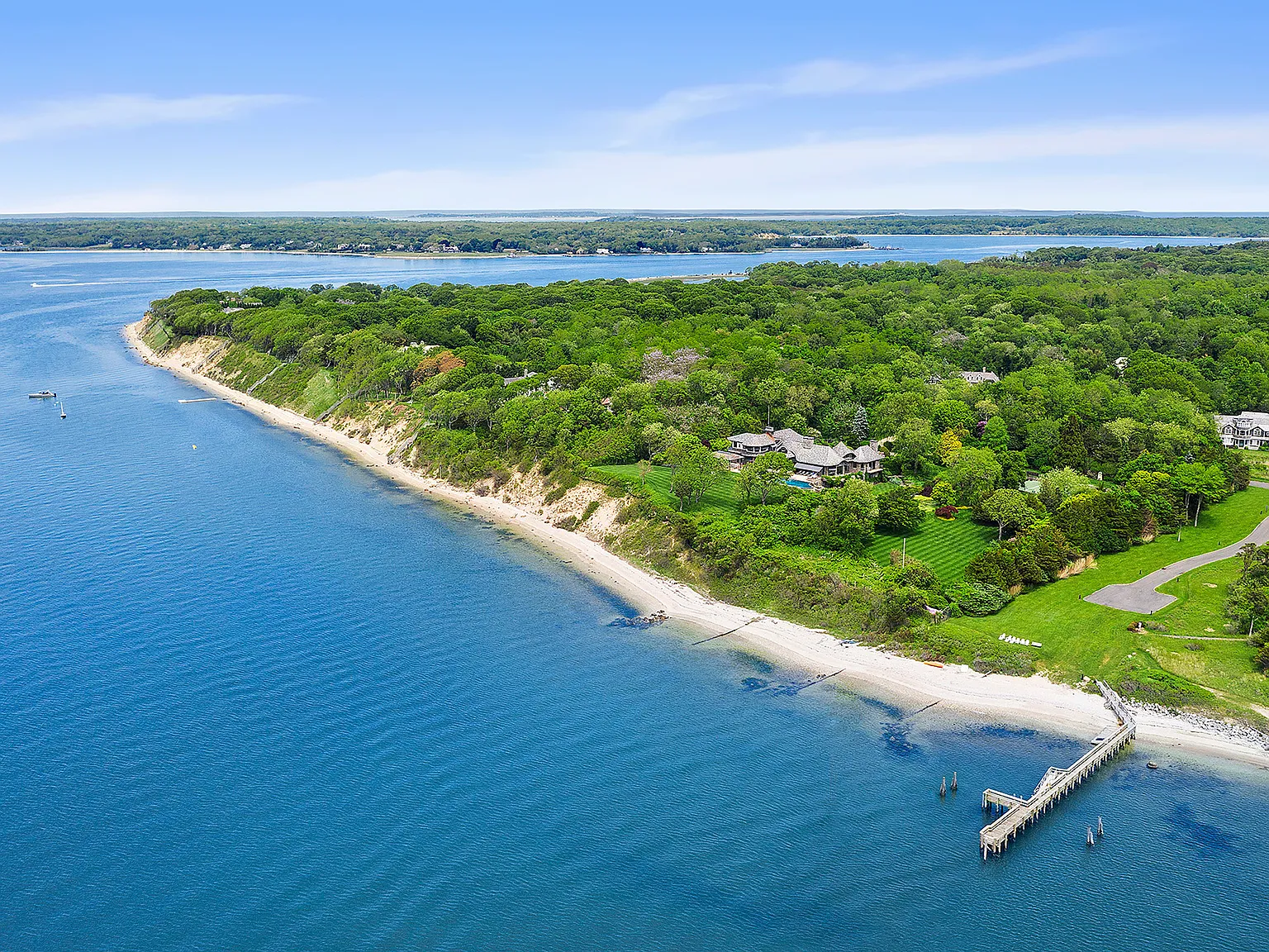 North Haven Waterfront Community Perfect Summer Retreat — Photo 2
