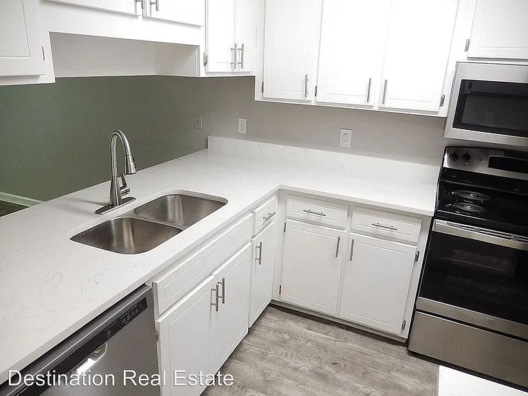 4881 Old Bainbridge Rd — Photo 3