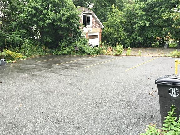 5th image of 41 Greenwood St