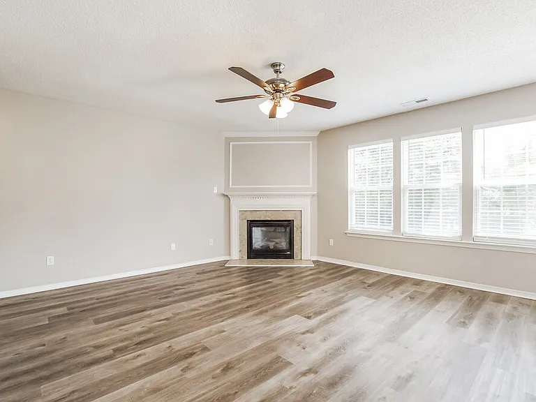 1024 Penncross Dr — Photo 5