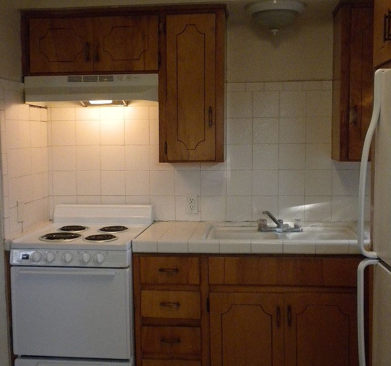 2nd image of 421 N H St APT C