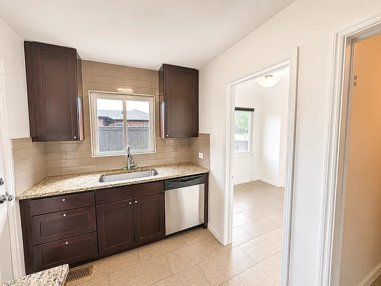 2250 N Newport St — Photo 5