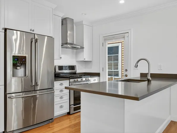 7 Durham St #1, Somerville, MA 02143