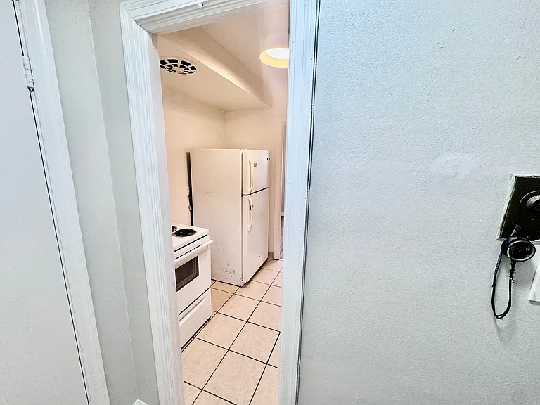 Colton House Apartments — Photo 31
