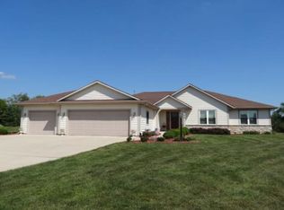 130 Victoria Cir, Union Grove, WI 53182