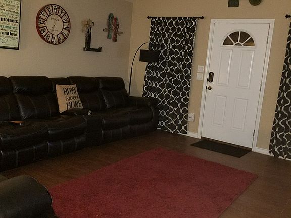 4th image of 114 Cottonwood Ave