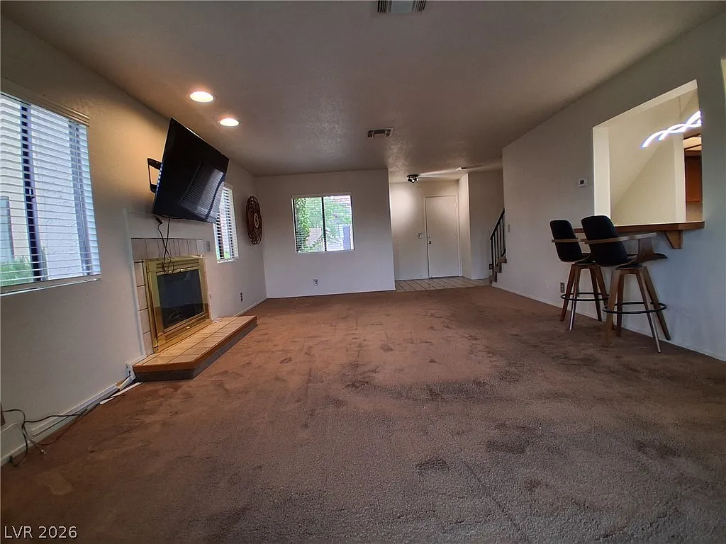 3 bed, 2.5 bath, 1622 sqft, $2,301 — Photo 2