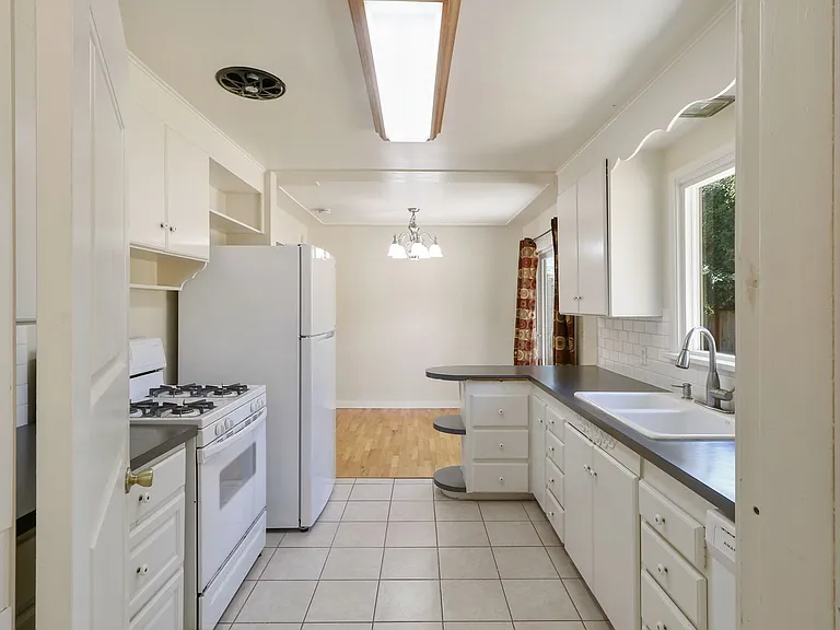1321 Central St NE — Photo 4