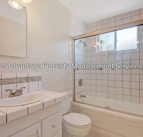 1196 Holmes Ct #1196 — Photo 6