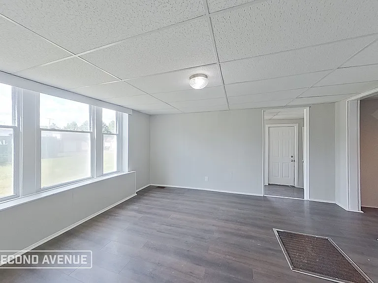 122 S Longworth Ave — Photo 2