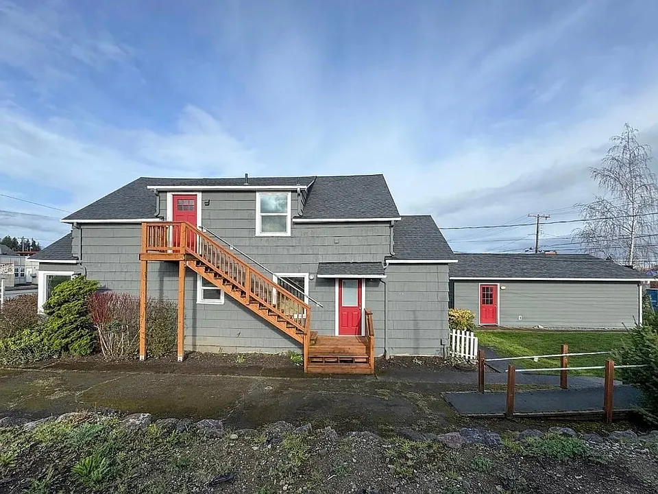 1017 E Front St
