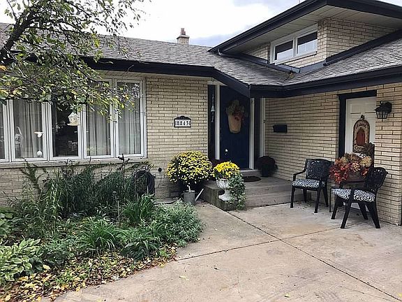 2nd image of 8843 Parkway Dr