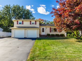 292 Sandoris Cir, Rochester, NY 14622