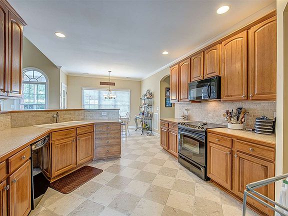 4th image of 2617 Pebble Creek Dr