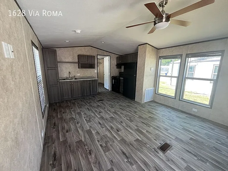 1628 Via Roma Dr — Photo 2