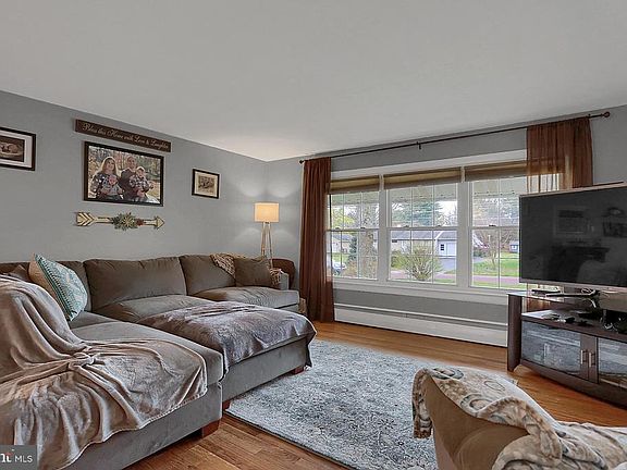 2nd image of 71 Earl Dr