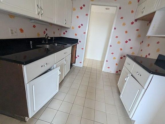 5th image of 600 W Brown St APT 21