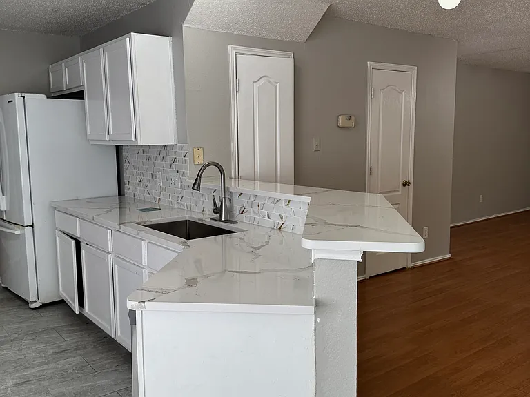 913 Larkspur Dr — Photo 13