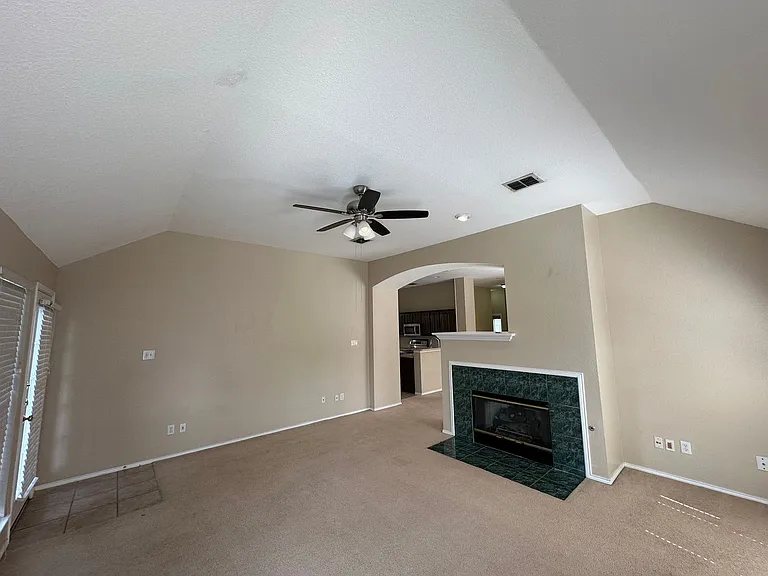 10701 Nashville Dr — Photo 5