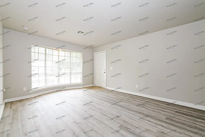 3 bed, 1.0 bath, 1064 sqft, $1,495 — Photo 3