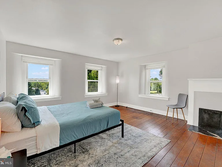 211 Gale Ln — Photo 26