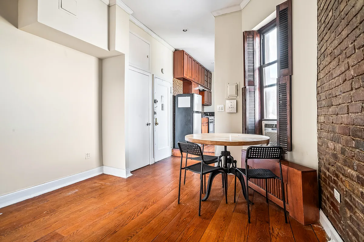 Building Photo - 144 Sullivan St #23